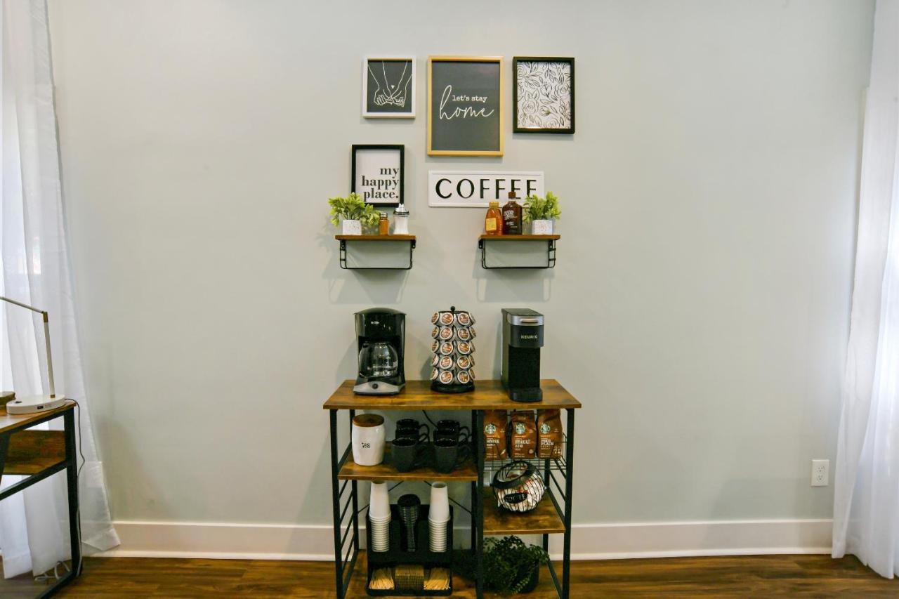 Sun Lit Modern Home With Good Vibes And Lots Of Coffee - Designedbydom أتلانتا المظهر الخارجي الصورة