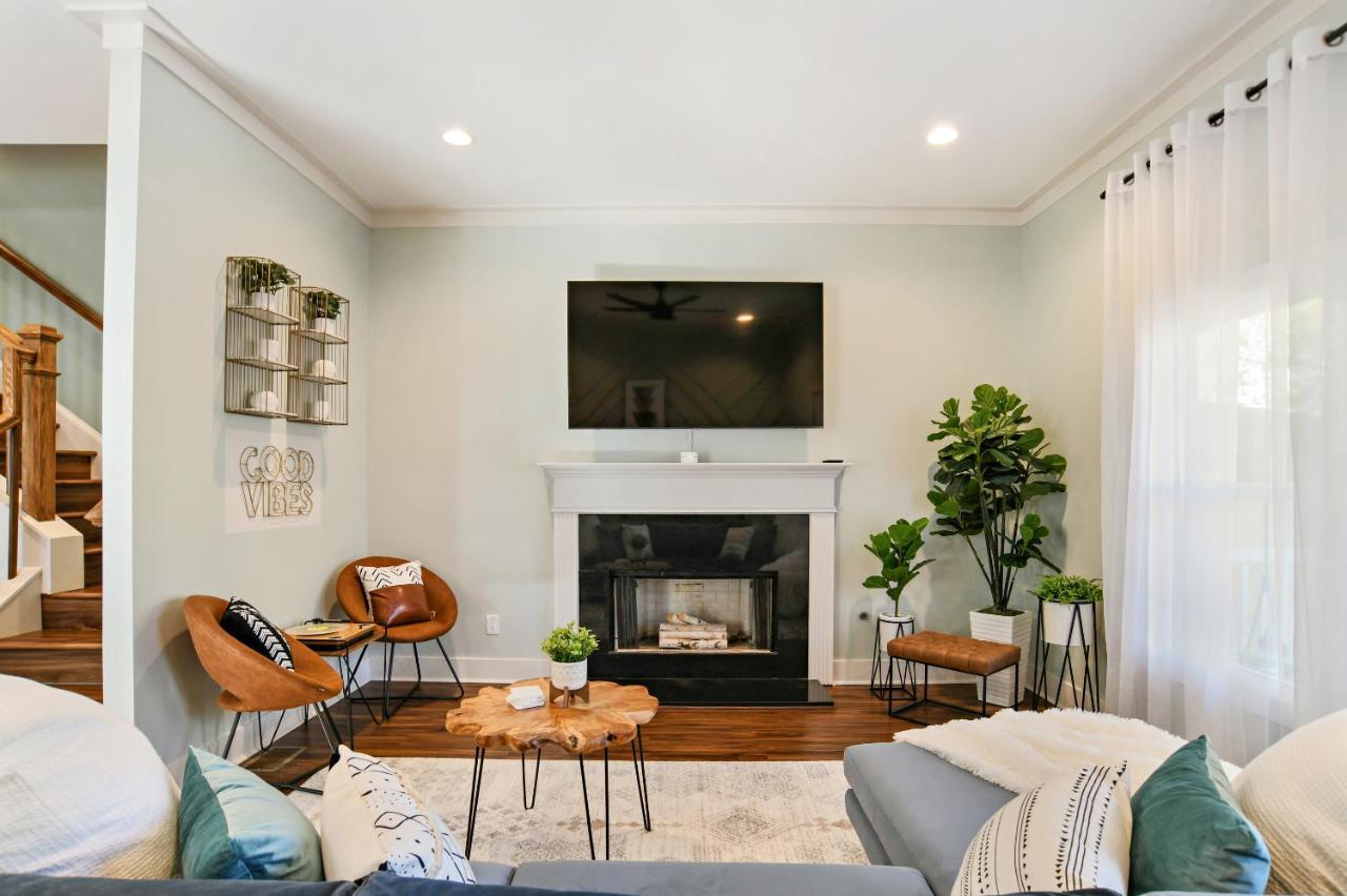 Sun Lit Modern Home With Good Vibes And Lots Of Coffee - Designedbydom أتلانتا المظهر الخارجي الصورة