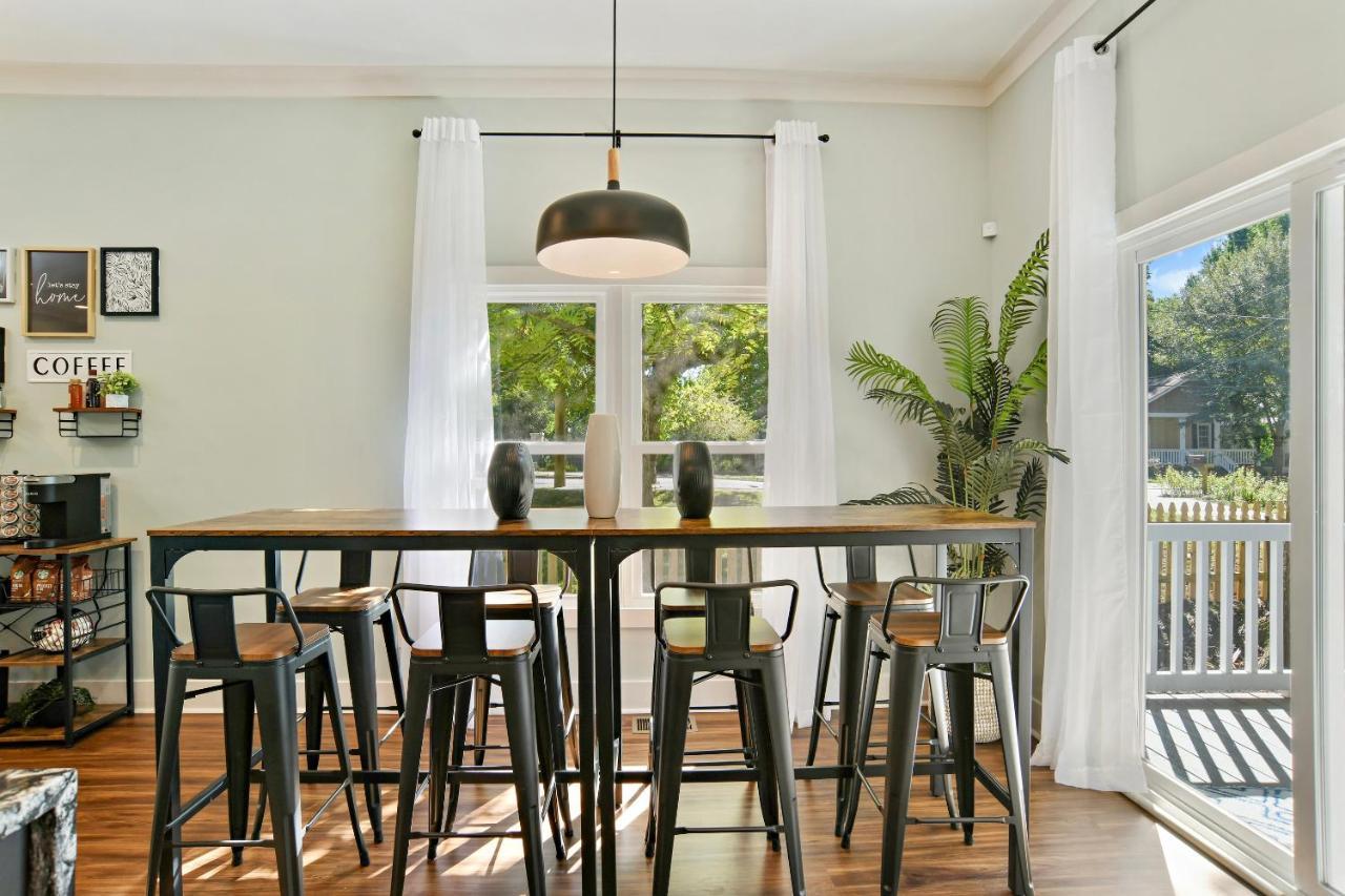 Sun Lit Modern Home With Good Vibes And Lots Of Coffee - Designedbydom أتلانتا المظهر الخارجي الصورة