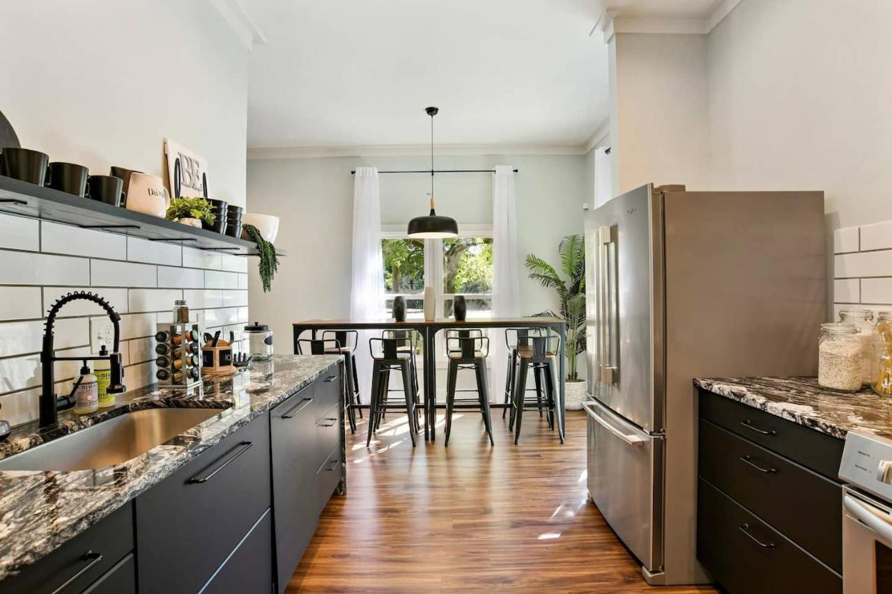Sun Lit Modern Home With Good Vibes And Lots Of Coffee - Designedbydom أتلانتا المظهر الخارجي الصورة